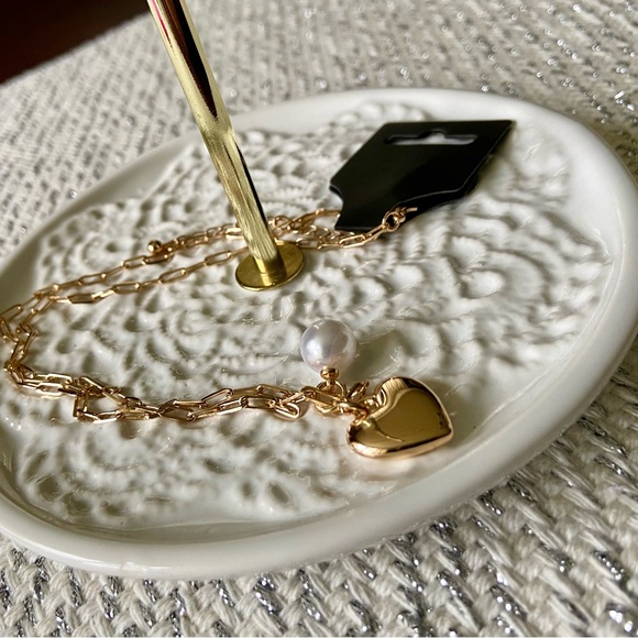 NWT! 🤎Beautiful golden chain necklace with faux pearl and puffed heart pendants - Picture 10 of 15